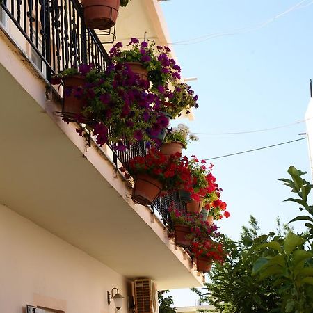 Andrianna Apartments Ammoudia Bagian luar foto