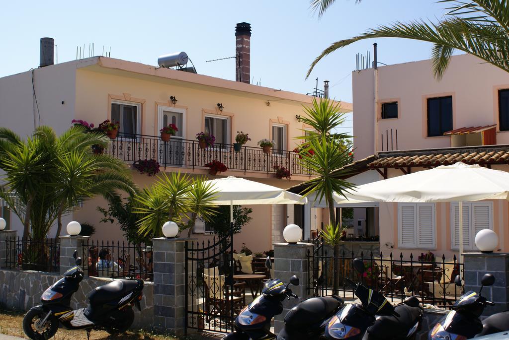 Andrianna Apartments Ammoudia Bagian luar foto